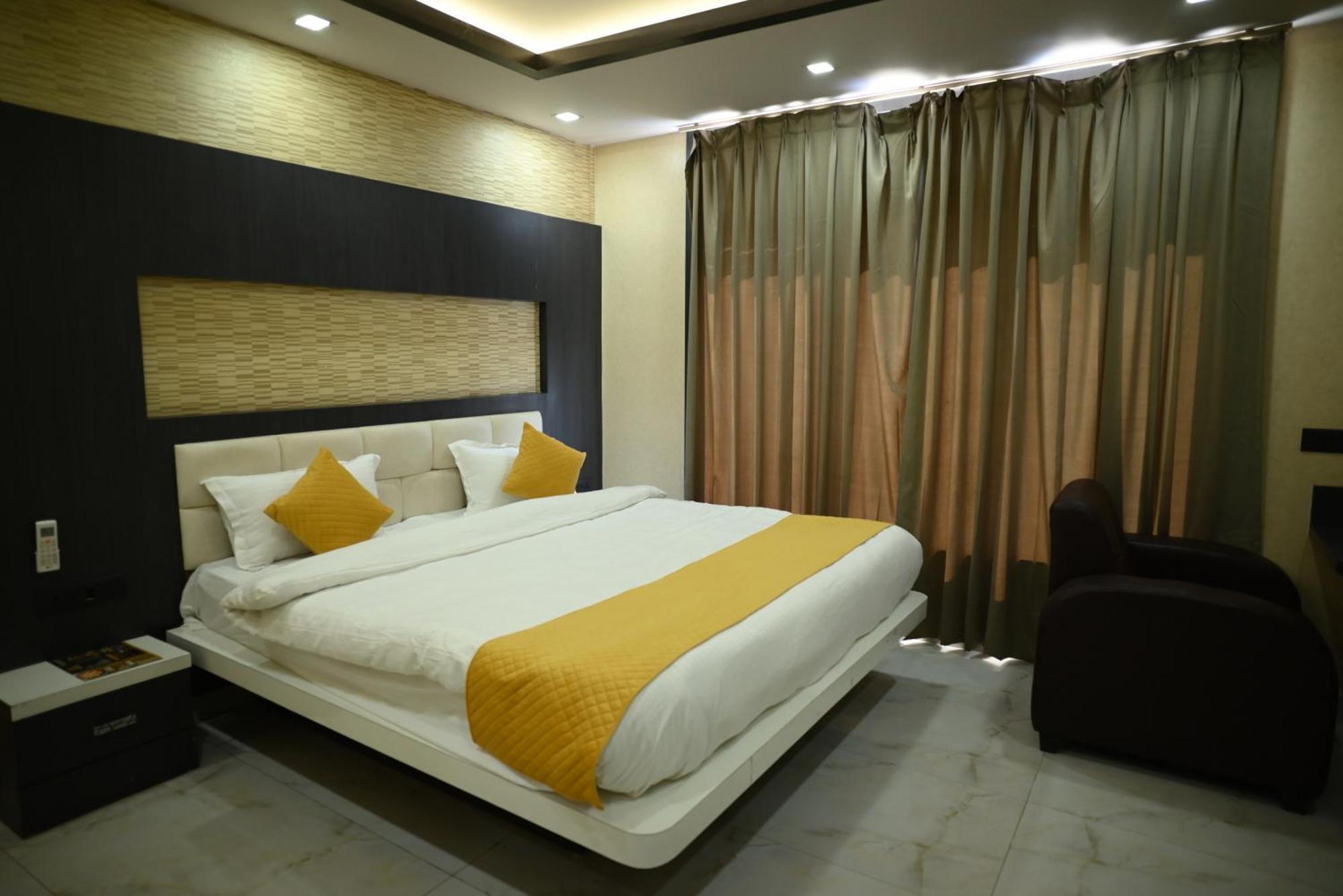 Kings Inn Hotel รานจี ภายนอก รูปภาพ